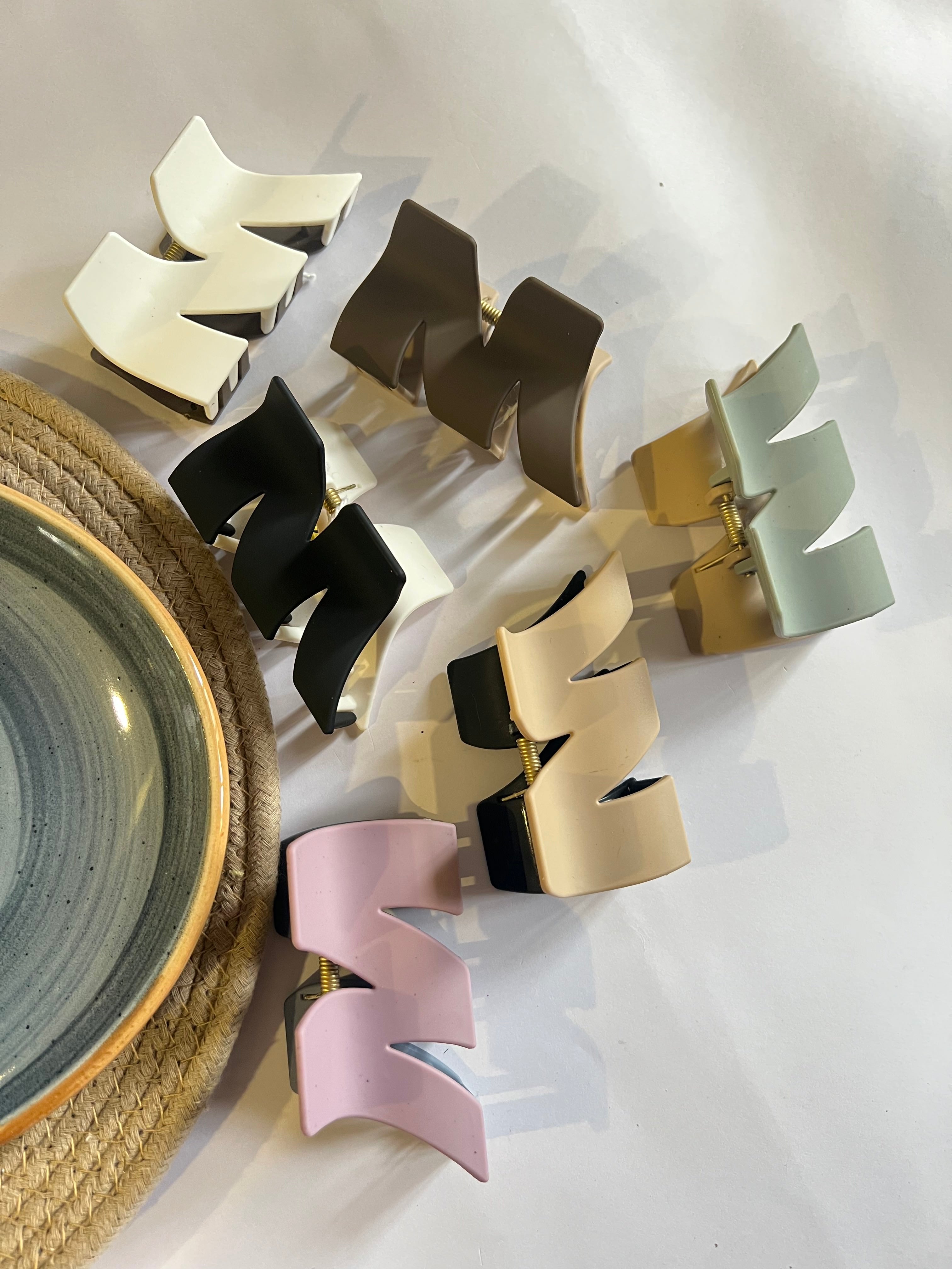 M-shapped Matte Dual Colour Clips