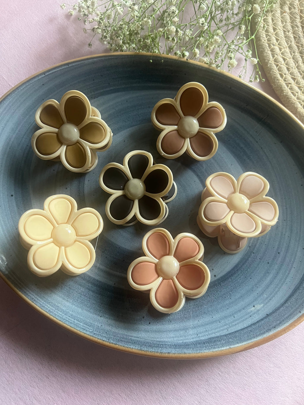 Outlined Petal Hair Clips