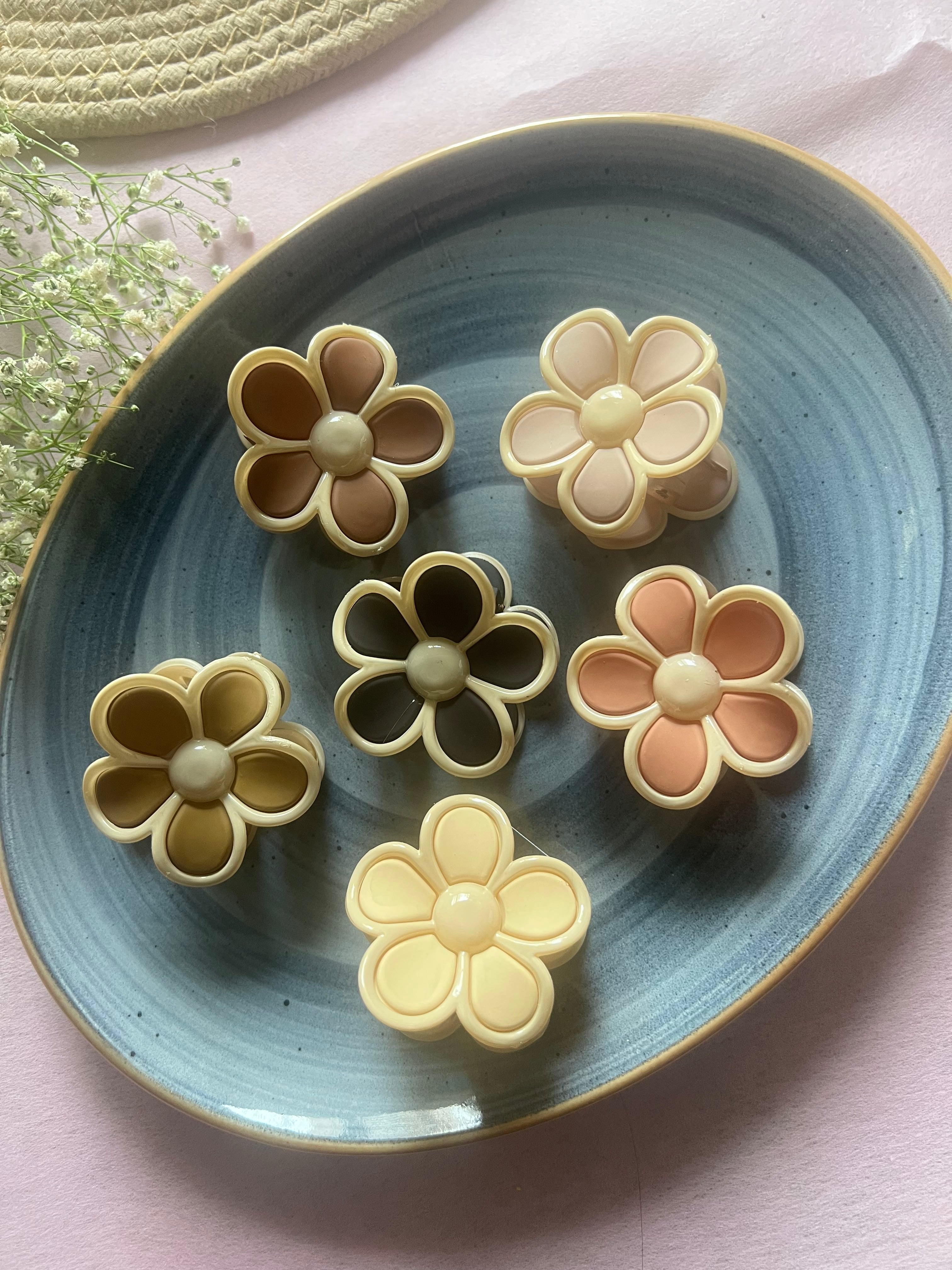 Outlined Petal Hair Clips