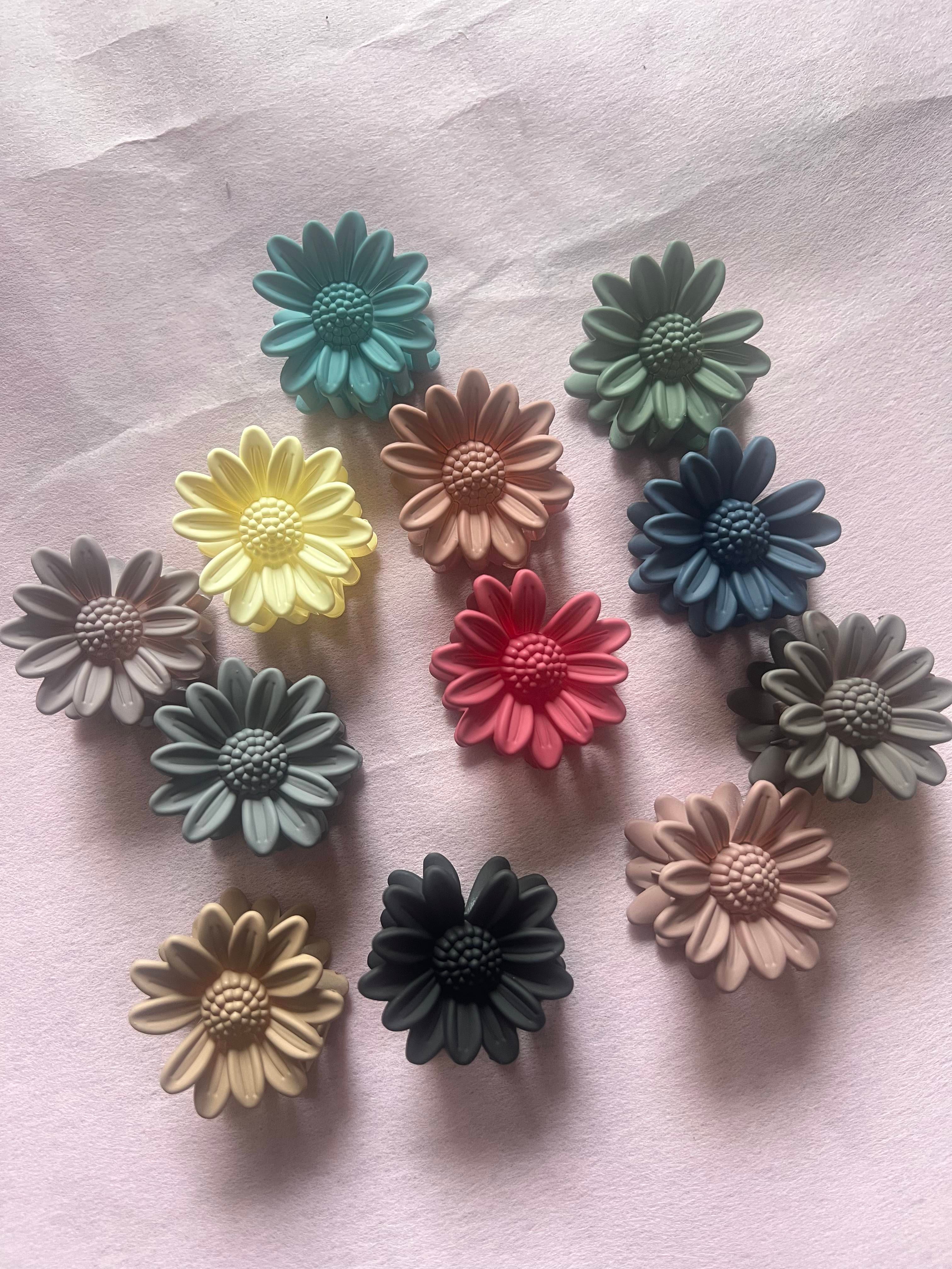 Daisy Charm Hair Clips