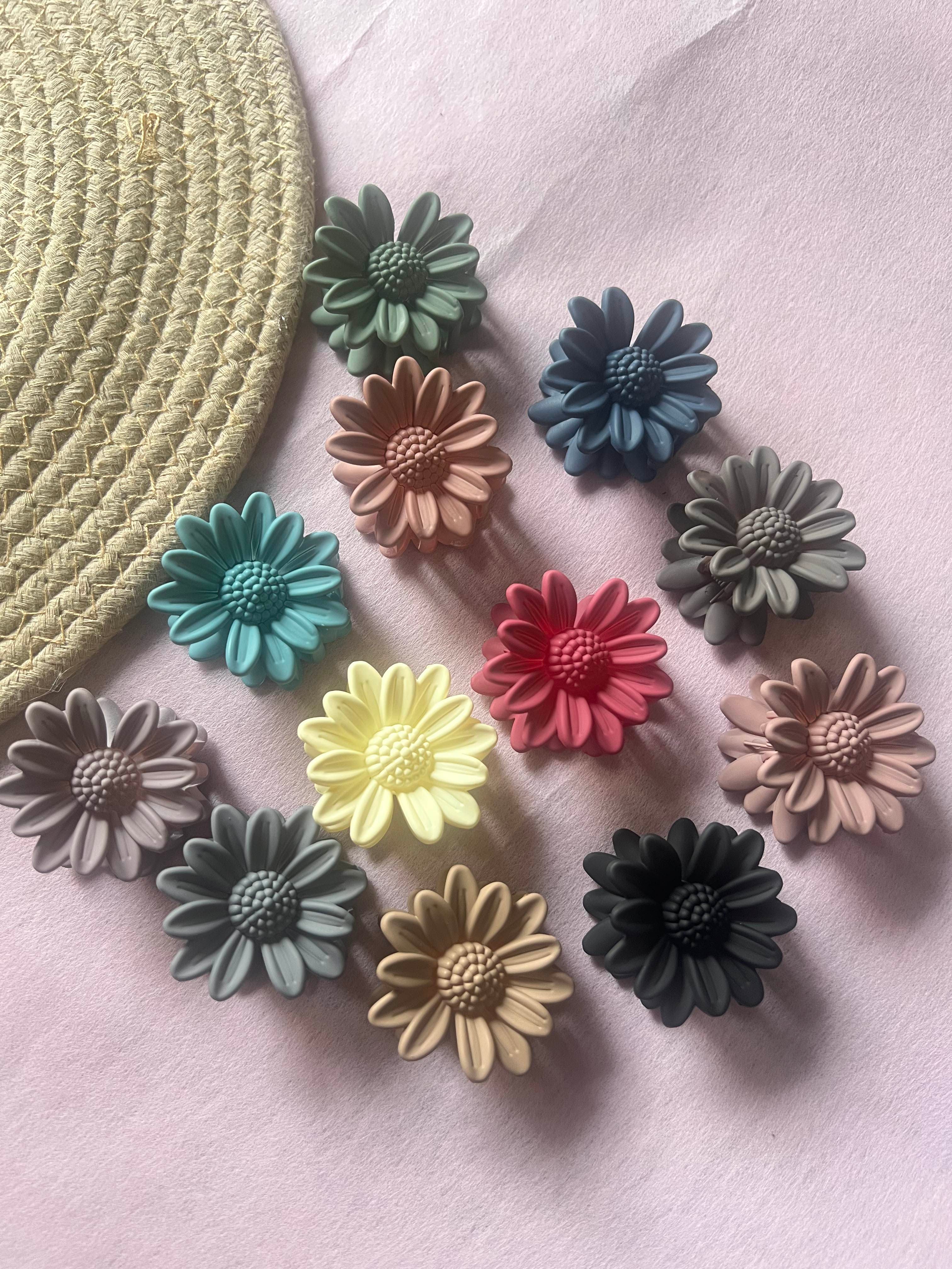 Daisy Charm Hair Clips